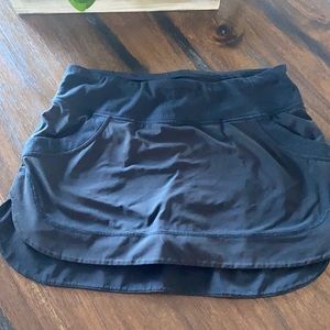 Lululemon black skort size 6